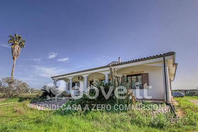 Villa di 520 m² con 5 locali e box auto a Carmiano