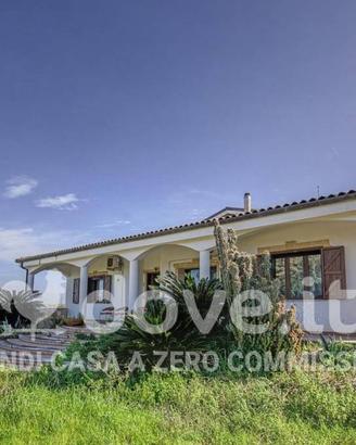Villa di 520 m² con 5 locali e box auto a Carmiano