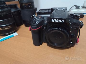 nikon D7200 con obbiettivi e accessori