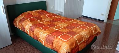 Letto a una piazza e mezzo con materasso