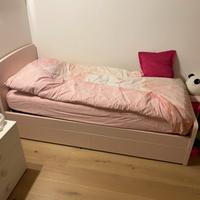 Letto una piazza colore rosa