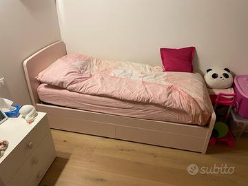 Letto una piazza colore rosa