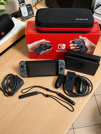 Nintendo Switch grigia con scatola + custodia