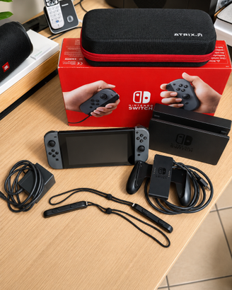 Nintendo Switch grigia con scatola + custodia