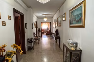 Ampio quadrilocale adiacente viale umberto