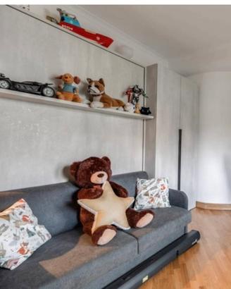 Letto a ribalta con divanetto e armadio due ante