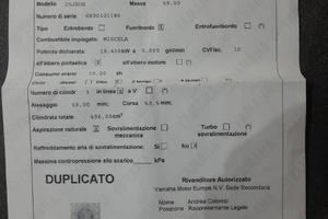 Barca con due motori