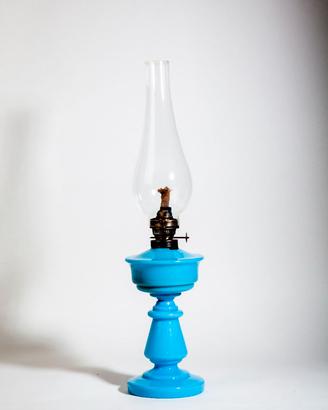 lampada a petrolio vintage in vetro opalino color