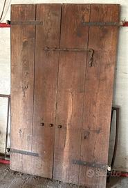 Quattro porte antiche in legno massiccio