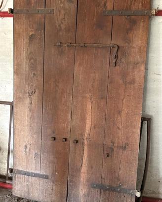 Quattro porte antiche in legno massiccio