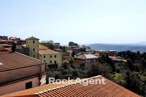 PIENO CENTRO DI AMATO - CASA INDIPENDENTE SU 3 LIV