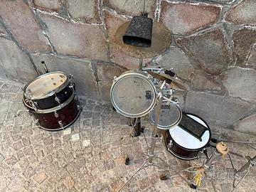 Meccanica e piatti per batteria acustica