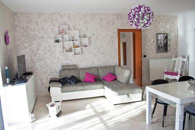 divano tessuto ed eco pelle