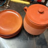 pentola e piatti terracotta 