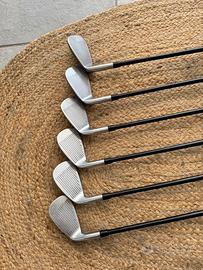 Ferri golf Wilson 6-7-8-9-P-S + Ibrido 4 omaggio