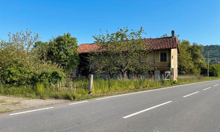 Rustico indipendente con terreno a Piverone (TO)