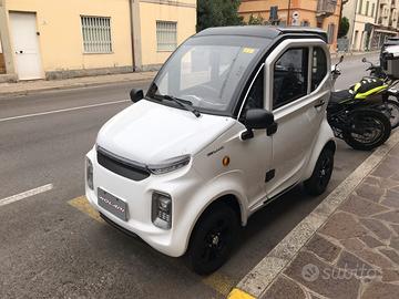 LEM Q7 microcar elettrica per 14enni