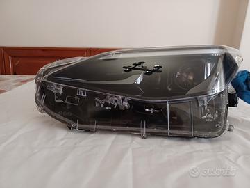 faro sx yaris cross ibrida 2022