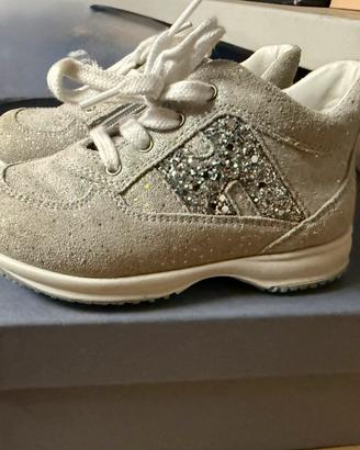 Sneakers bambina taglia 23