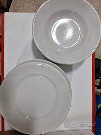 Piatti in ceramica bianca marca Saturnia