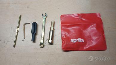 KIT ATTREZZI DI BORDO ORIGINALI APRILIA SR 50