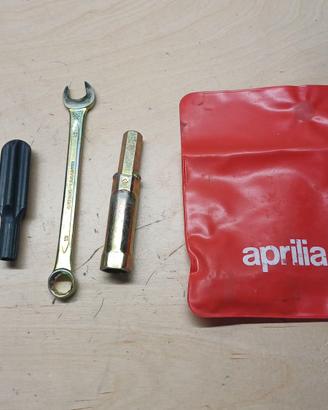 KIT ATTREZZI DI BORDO ORIGINALI APRILIA SR 50