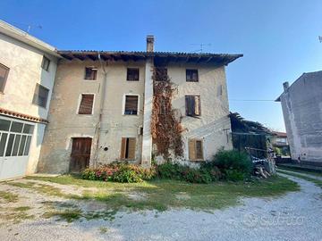 RUSTICO DA RISTRUTTURARE IN ZONA SERVITA