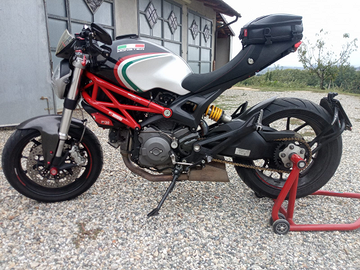Ducati Moster 796