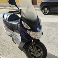 Suzuki motor uh 125