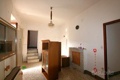 AP195 - Appartamento panoramico da ristrutturare a