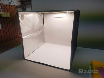 Scatola fotografica portatile con led e sfondi 