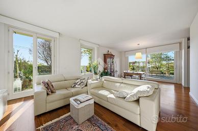 VILLA A SCHIERA D'ANGOLO A REGGIO NELL'EMILIA