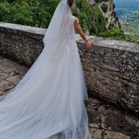 Abito da sposa in pizzo color avorio