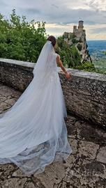 Abito da sposa in pizzo color avorio