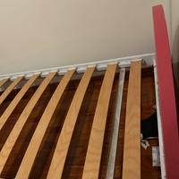 Letto singolo per cameretta magenta