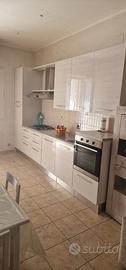Cucina con Frigo