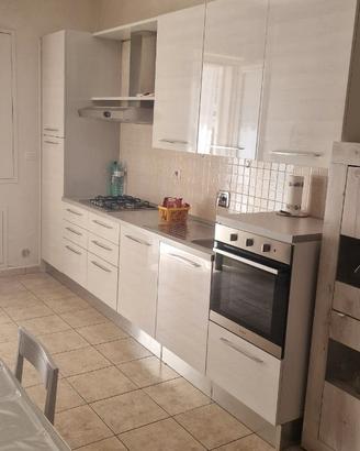 Cucina con Frigo