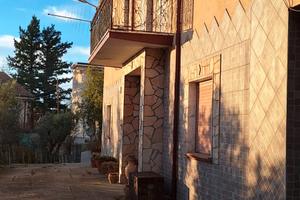 ? Ampia Casa con Giardino e Magazzino Esterno ?