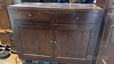 Credenza a due ante e due cassetti