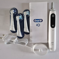 Spazzolino Oral-B IO serie 6 BIANCO, NUOVO