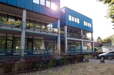 Ufficio attrezzato ed arredo