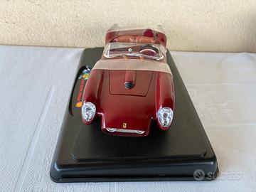 Modellino auto Ferrari 1:18/ NUOVO