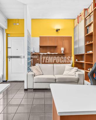 MONOLOCALE CON BALCONE NEL CUORE DI PORTA NUOVA -