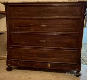 Comò cassettone con piano in marmo – da restaurare