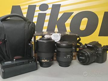 Nikon D5200 come nuova. kit completo, 3 obiettivi 