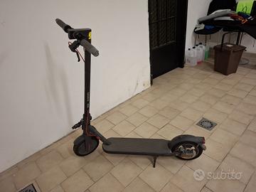 Monopattino elettrico Xiaomi Electric Scooter 4