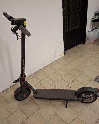 Monopattino elettrico Xiaomi Electric Scooter 4