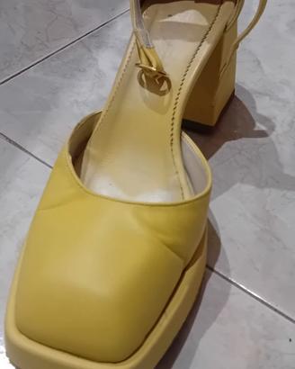 Sandali con punta chiusa vera pelle