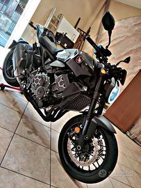 HONDA CB 1000 R Black Edition accessoriata