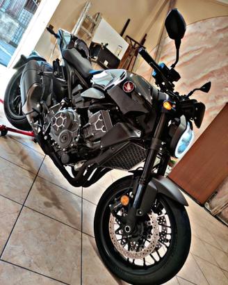 HONDA CB 1000 R Black Edition accessoriata